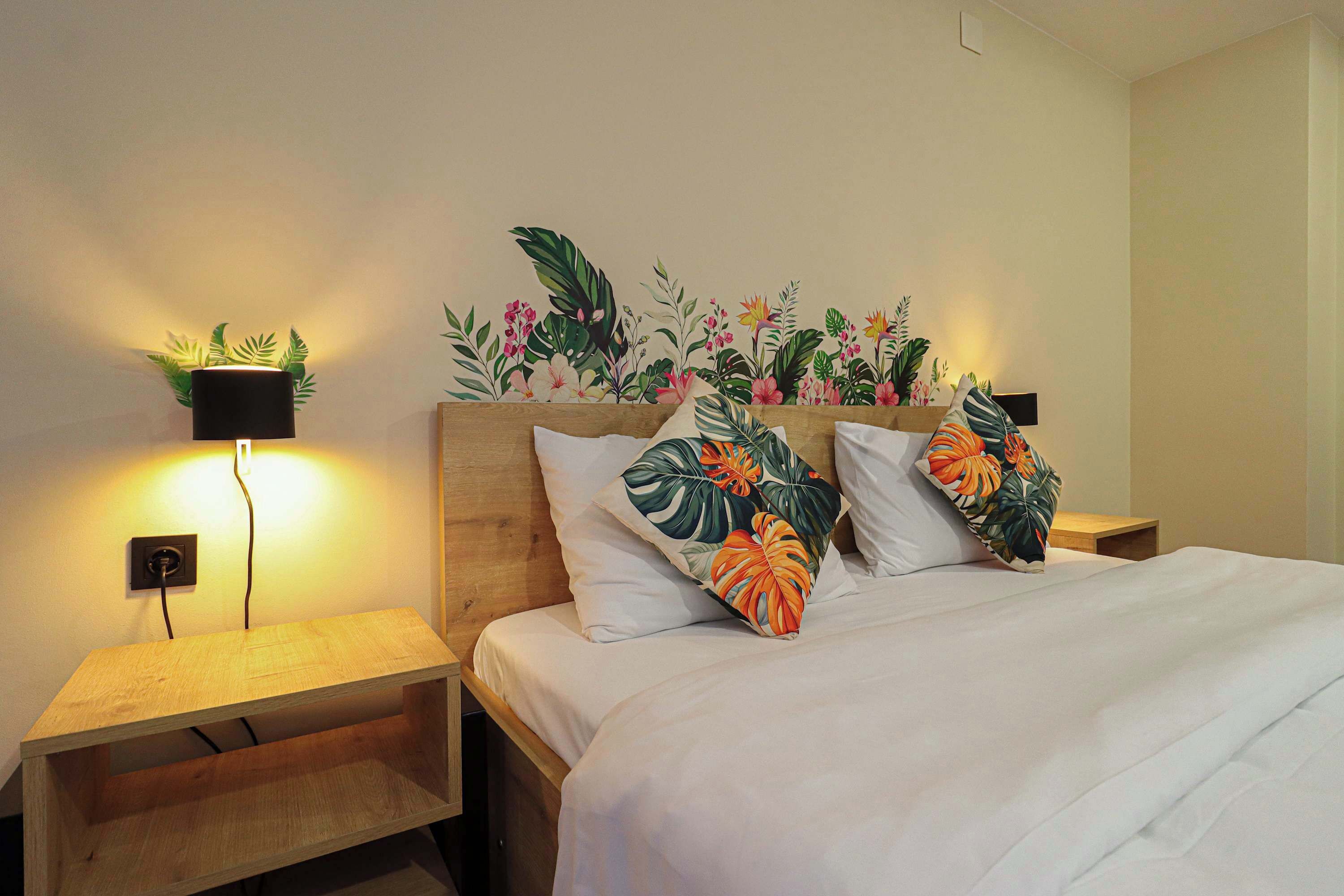 Iron/ironing board, WiFi, bed sheets