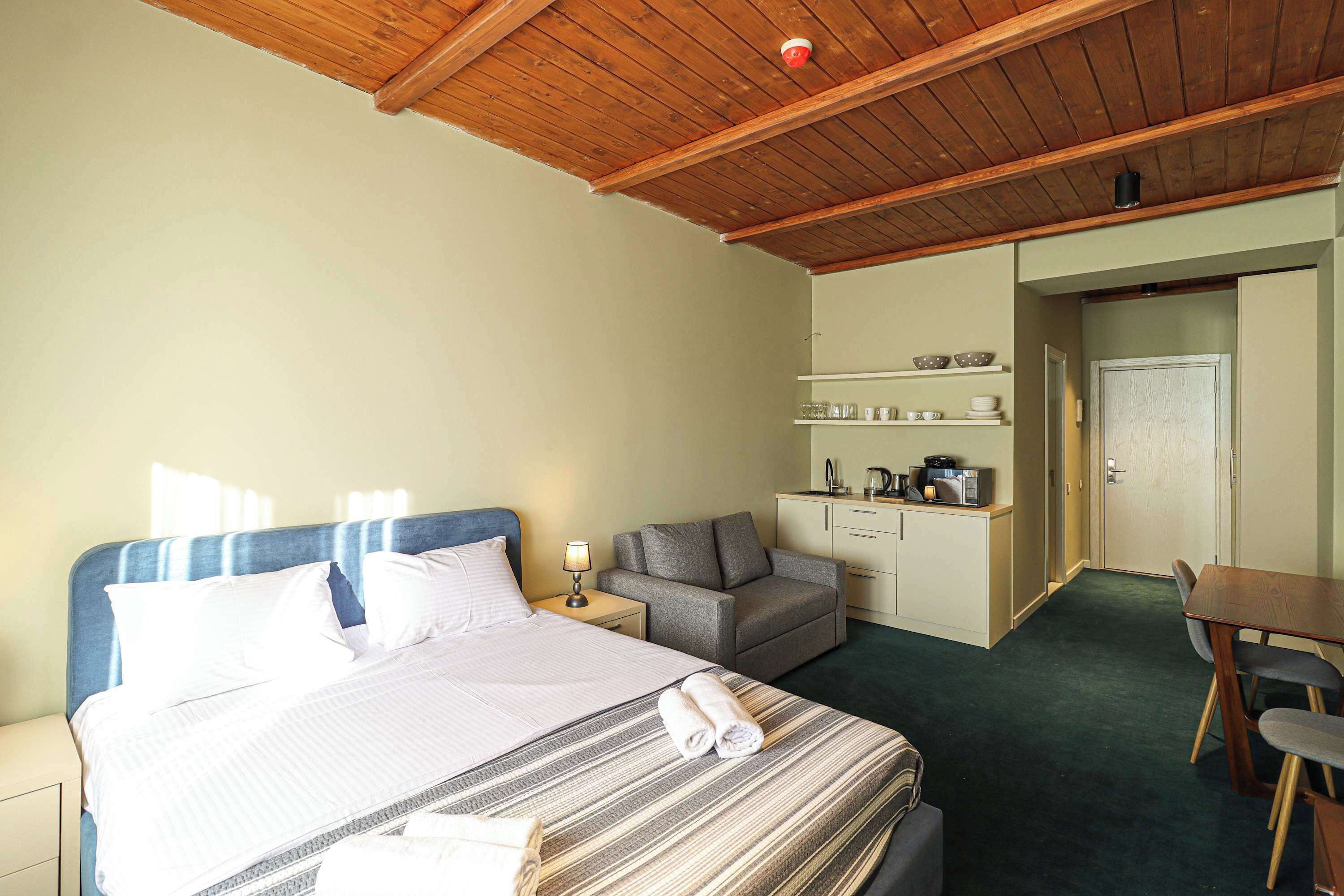 Desk, WiFi, bed sheets