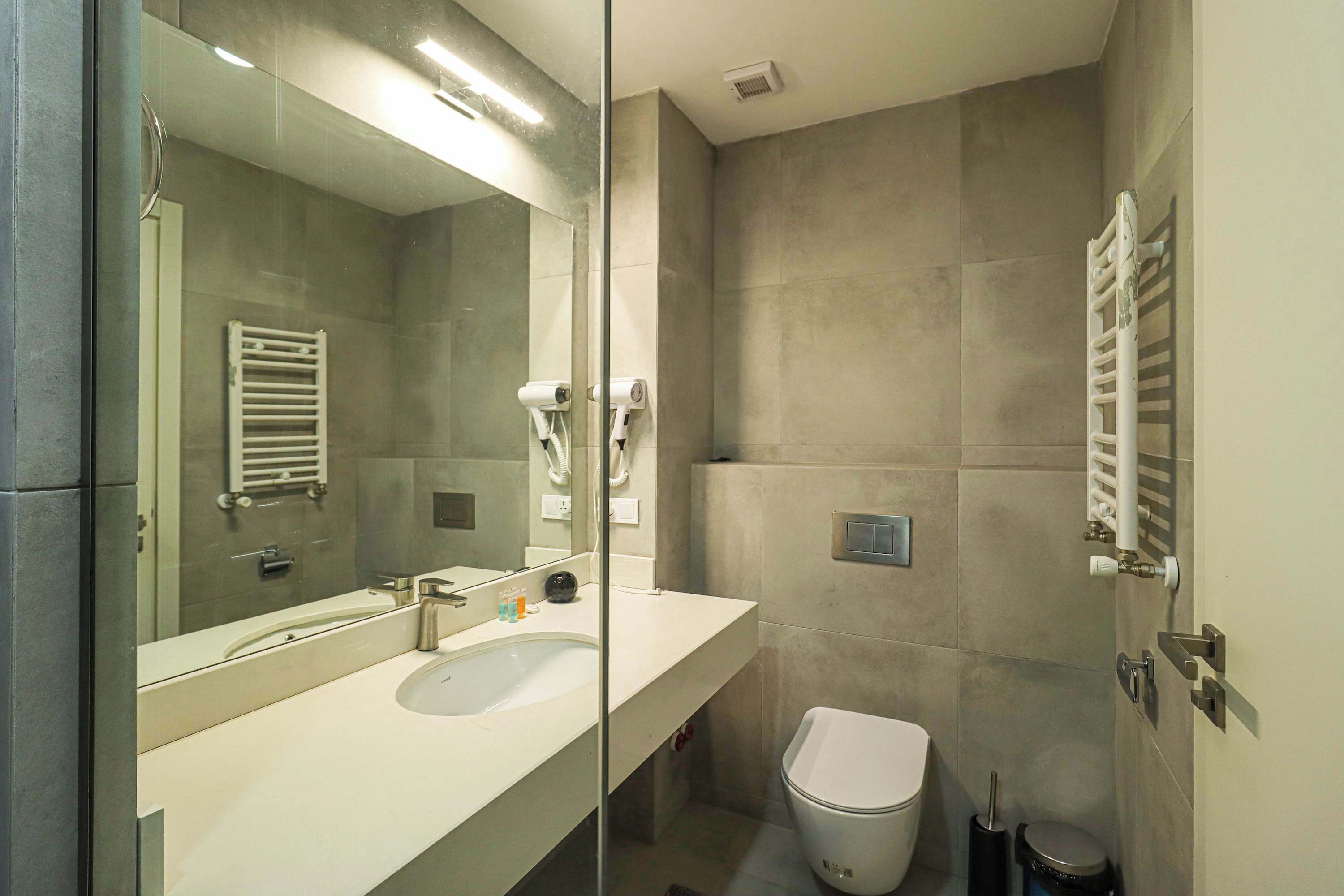 Dusche, Haartrockner, Handtücher