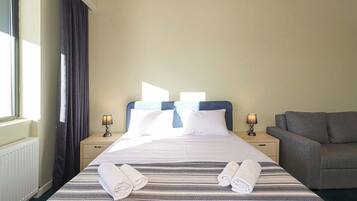 Desk, WiFi, bed sheets