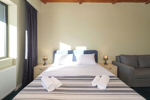 Desk, WiFi, bed sheets - Neo Gudauri Sylish Studio - Managed By Wehost (Gudauri)