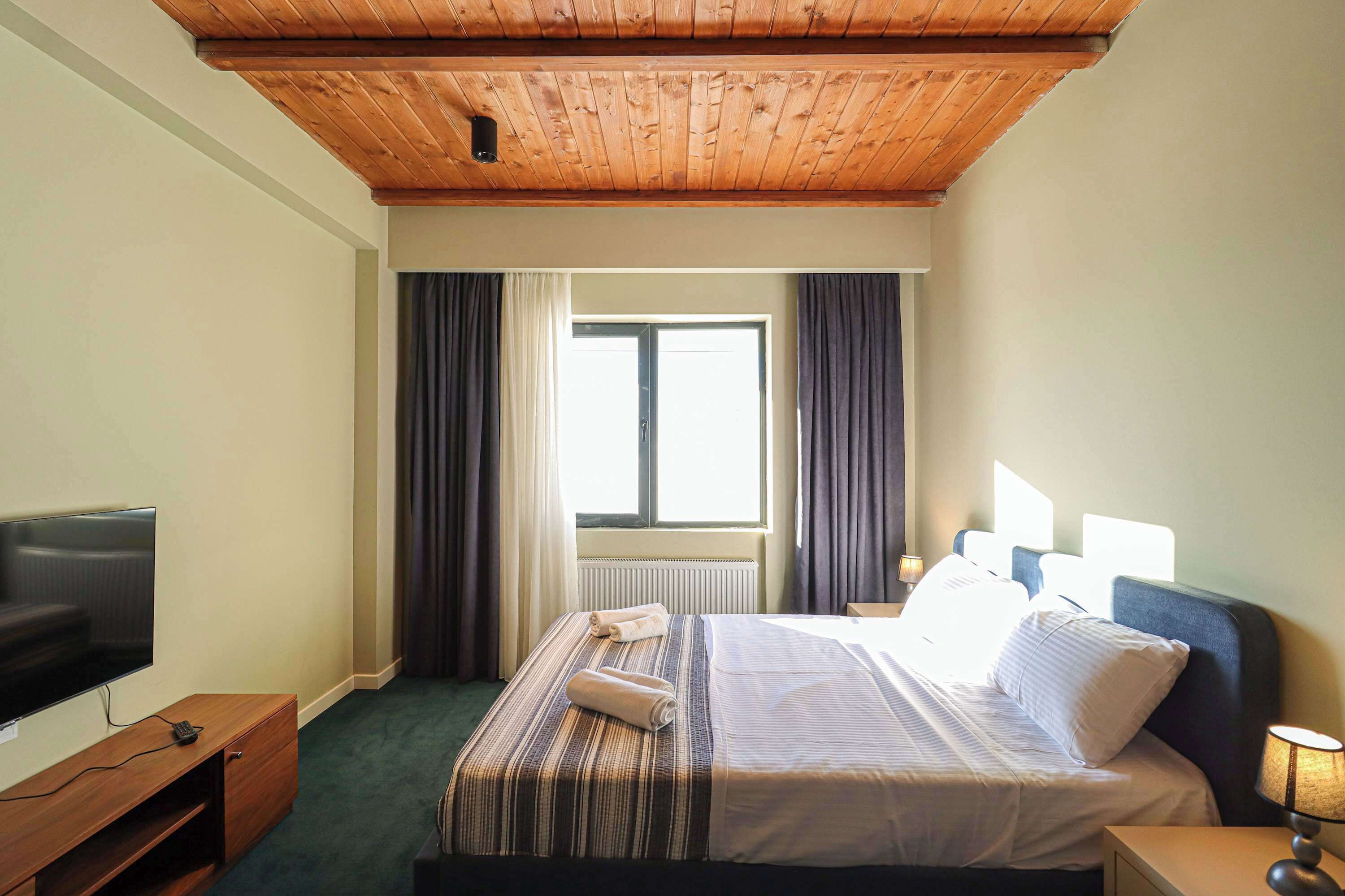 Schreibtisch, WLAN, Bettwäsche