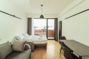 Tabla de planchar con plancha, wifi y ropa de cama 