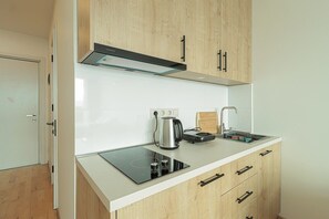 Herdplatte, Toaster, Kochgeschirr/Geschirr/Besteck