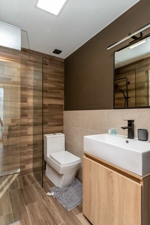 Shower, hair dryer, towels - Cozy 2BR Ski Resort Apt in Gudauri - By Wehost (Gudauri)