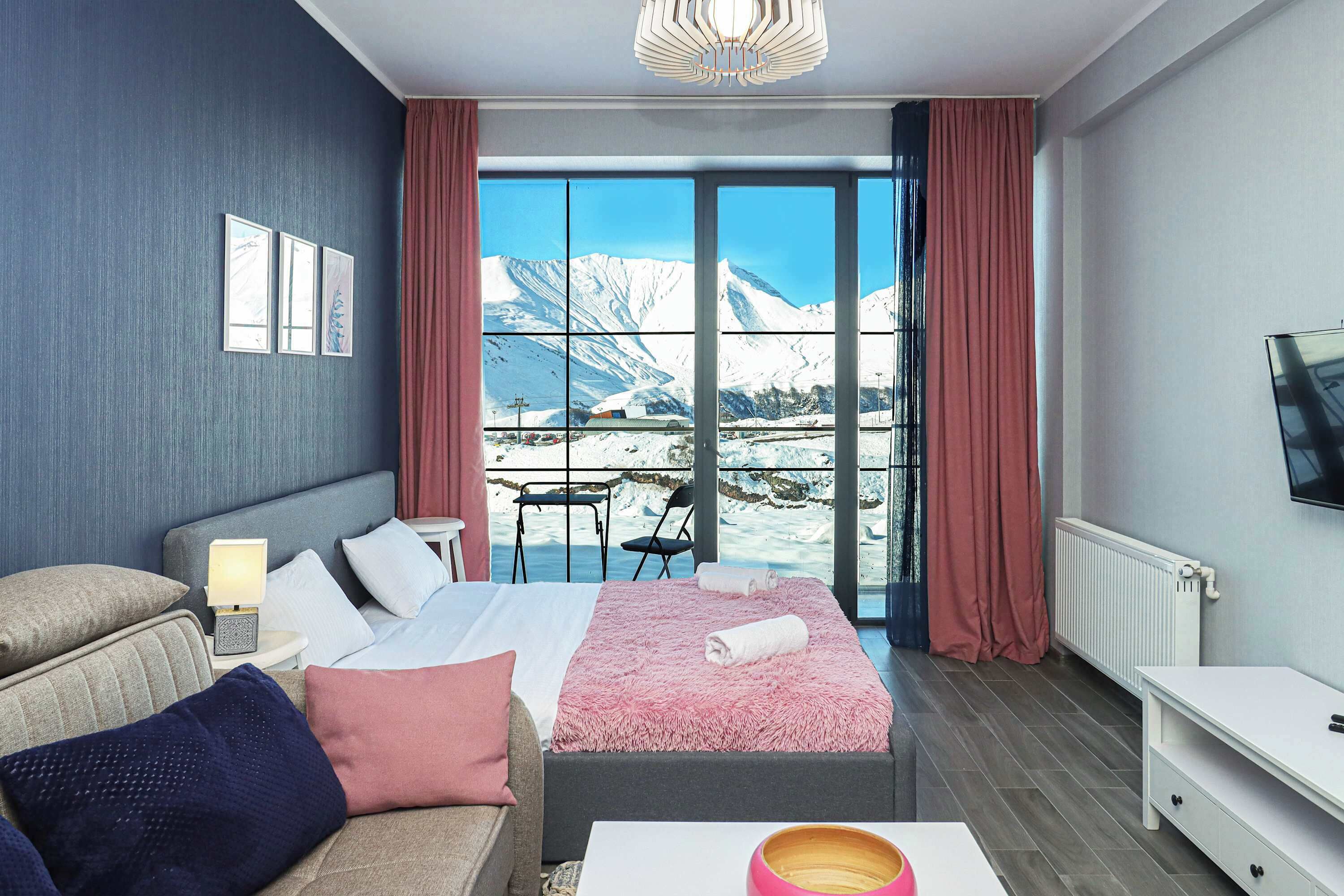 Iron/ironing board, WiFi, bed sheets