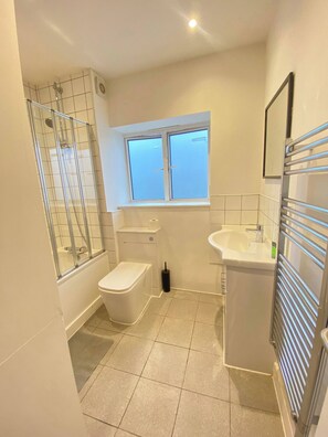 Apartment, 1 Bedroom | Bathroom - The Market View Apartment (London)