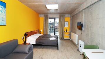 Silitysrauta/-lauta, Wi-Fi, vuodevaatteet