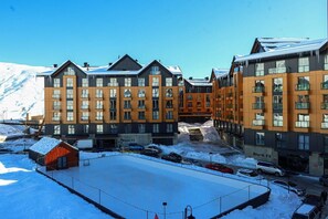 Exterior - Stylish Ski-In/Out Apt- Mountain Views - By Wehost (Gudauri)