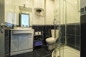 Shower, towels