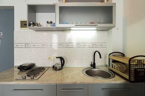 Micro-ondes, plaque de cuisson, grille-pain