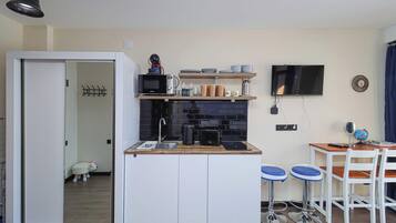 Fridge, stovetop, cookware/dishes/utensils