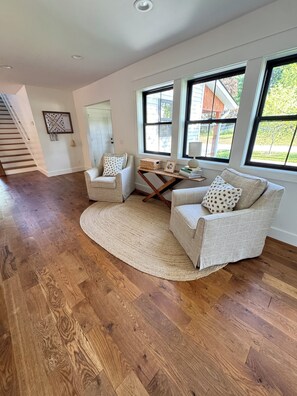 Interior - Modern Farmhouse- Walkable to town: Spacious (Boyne City)