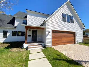 Exterior - Modern Farmhouse- Walkable to town: Spacious (Boyne City)