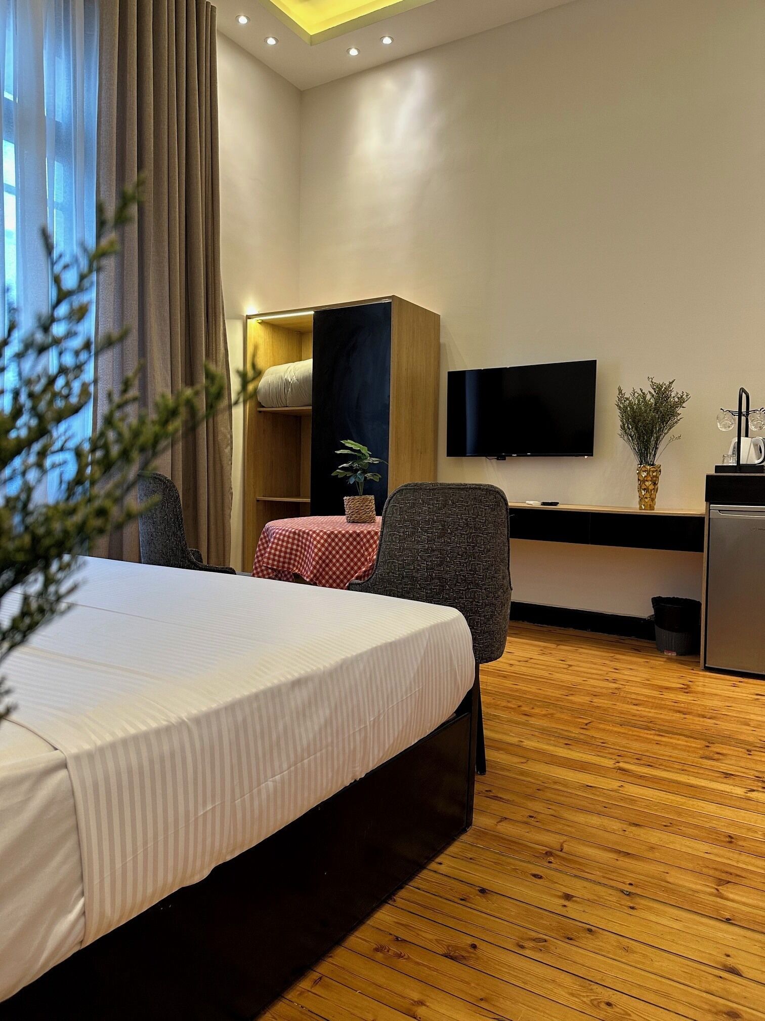 خزنة داخل الغرفة وواي فاي مجانًا