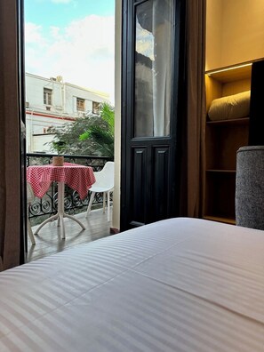 خزنة داخل الغرفة وواي فاي مجانًا