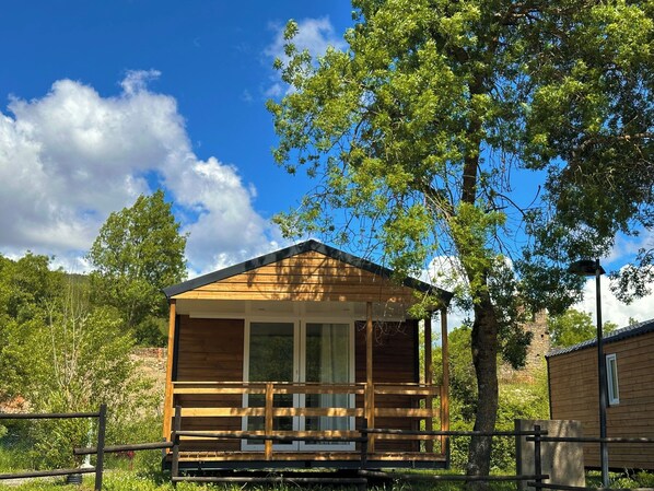 Front of property - Bungalows y Cabañas Solopuent Natur (Castiello de Jaca)