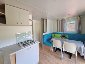 Comfort Cabin, Mountain View | Living area