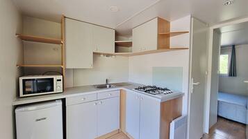 Cabana conforto, vista para a montanha | Cozinha privada | Frigobar, micro-ondas, cooktop