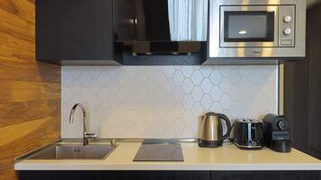 Fridge, stovetop, electric kettle, toaster
