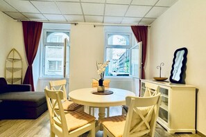 Dining - Bright 5P Apartment by Praterstern (Vienna)