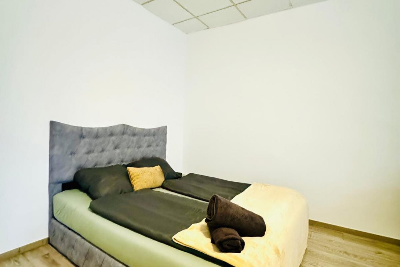 2 bedrooms, bed sheets
