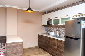 Fridge, microwave, stovetop, cookware/dishes/utensils - Modern 2BR Ski Apt in New Gudauri - by Wehost (Gudauri)