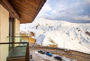 Property grounds - Modern 2BR Ski Apt in New Gudauri - by Wehost (Gudauri)