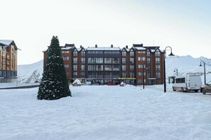 Exterior - Brand New Ski 1BR Apt In New Gudauri - By Wehost (Gudauri)