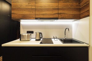 雪櫃、爐具、多士爐、廚房用具/餐具/器皿