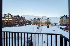 Property grounds - Brand New Ski 1BR Apt In New Gudauri - By Wehost (Gudauri)