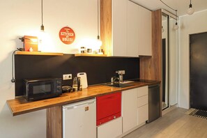 Fridge, microwave, stovetop, toaster - Modern Mountain Retreat in Gudauri – By Wehost (Gudauri)