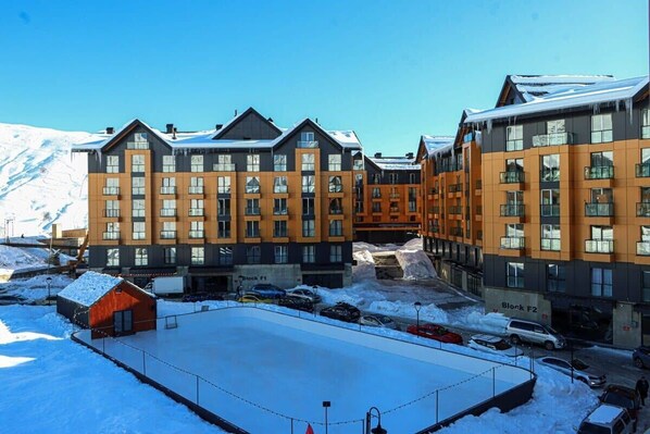 المنشأة من الخارج