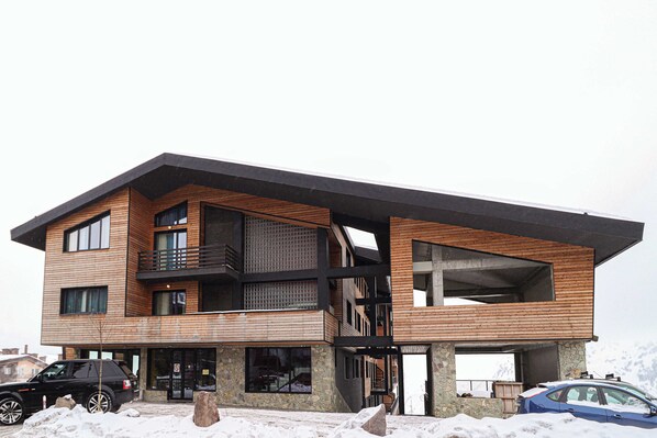 Exterior - Cozy & Family-friendly Apt. in Gudauri - by Wehost (Gudauri)