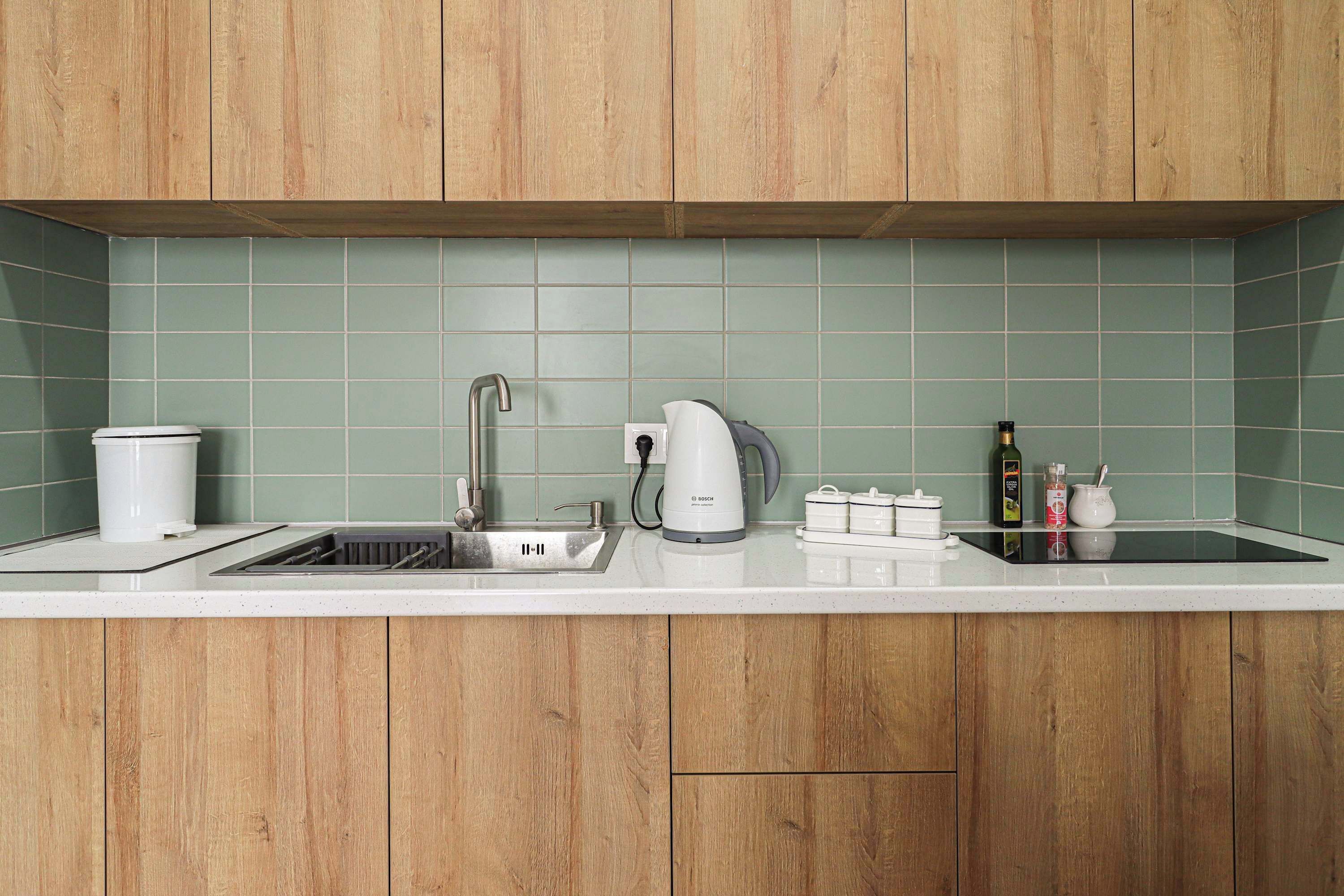 Microwave, stovetop, cookware/dishes/utensils