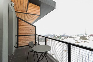 Property grounds - Cozy & Family-friendly Apt. in Gudauri - by Wehost (Gudauri)