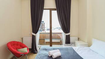 Iron/ironing board, WiFi, bed sheets