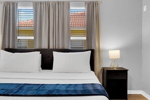 Iron/ironing board, travel cot, free WiFi, bed sheets - Perfect 4-bedroom Family Stay with Game Room, BBQ Grill near Disney (Kissimmee)
