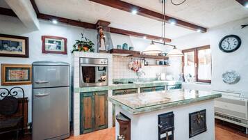 Fridge, oven, coffee/tea maker, toaster
