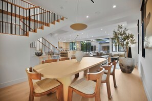 럭셔리 빌라, 침대(여러 개), 수영장 이용, 수영장 전망 (Kraft Villa) | 다이닝