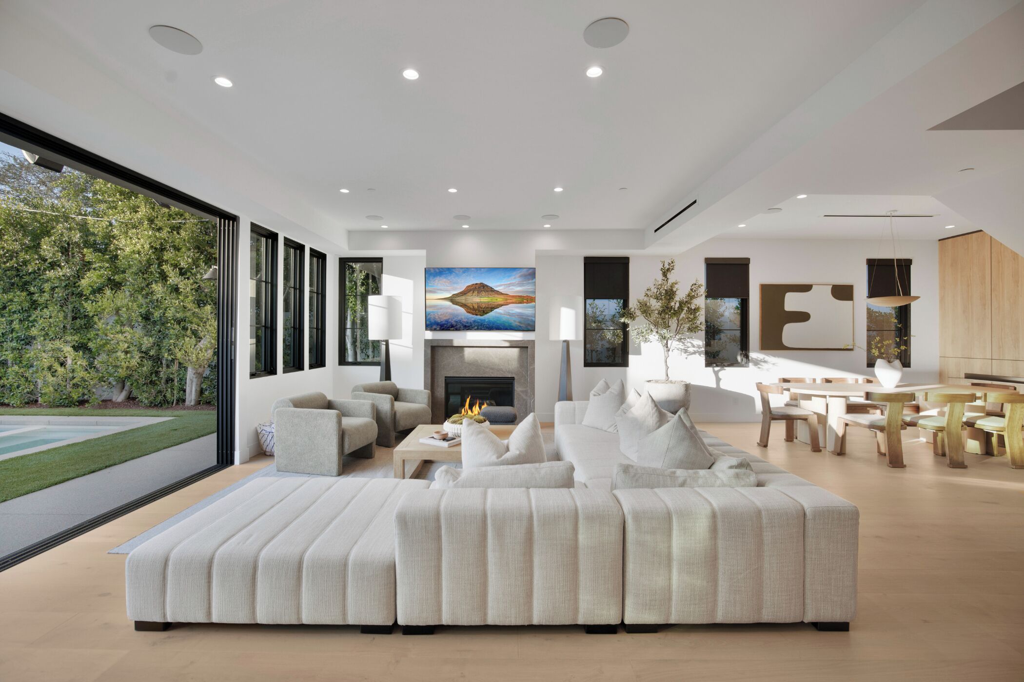 ลักซ์ชัวรี่วิลล่า, หลายเตียง, ใช้สระว่ายน้ำได้, วิวสระว่ายน้ำ (Kraft Villa) | บริเวณนั่งเล่น