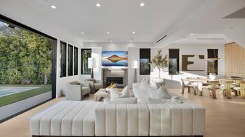 Vila superluxo, várias camas, acesso à piscina, vista para a piscina (Kraft Villa) | Área de estar