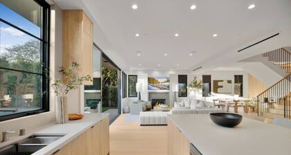 Kraft Villa - Luxury Living Redefined w/ Pool