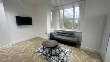 Apartment, 2 Bedrooms | Living area