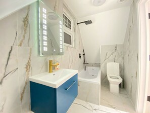 Apartment, 2 Schlafzimmer, Raucher | Badezimmer