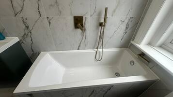 Apartment, 2 Bedrooms | Bathroom