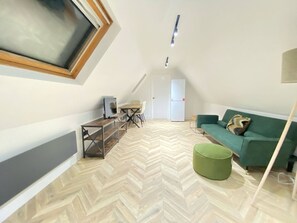 Apartment, 2 Bedrooms, Smoking | Living area - Dippen Hall Signature Apartment - Minutes From LGW (Lingfield)