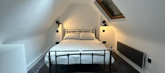 迪本廳標誌公寓 - 距離 LGW 僅數分鐘  