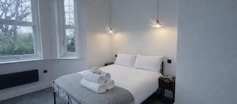 Dippen Hall Apartment - Minutes From London Gatwick