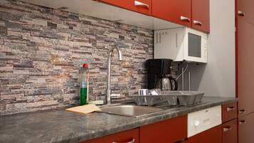 Kühlschrank, Mikrowelle, Ofen, Herdplatte